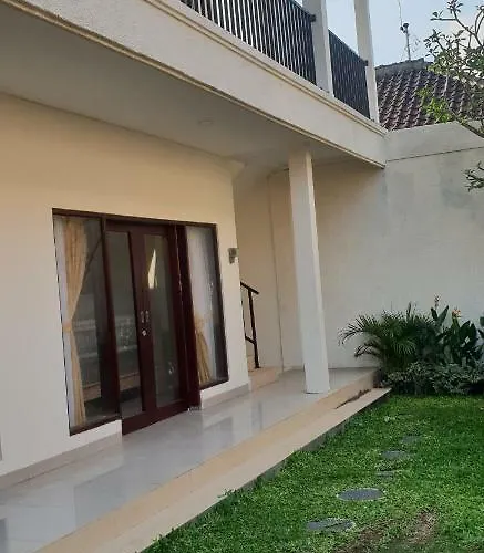 Sun Semat Pensión Canggu